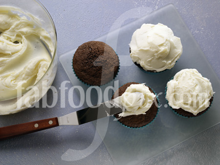 Buttercream frosting photo